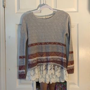 Really cute sweater for winter.